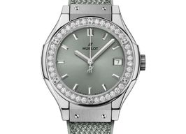 Hublot Classic Fusion 581.NX.891G.NR.1104 (2026) - Green dial 33 mm Titanium case