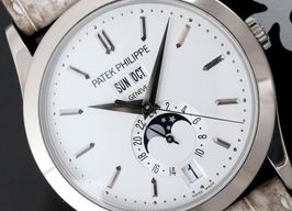 Patek Philippe Annual Calendar 5396G-011 (2011) - Silver dial 39 mm White Gold case