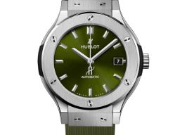 Hublot Classic Fusion 565.NX.8970.RX (2025) - Green dial 38 mm Titanium case