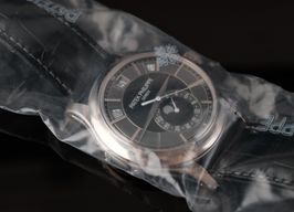 Patek Philippe Annual Calendar 5205G-010 (2012) - Black dial 40 mm White Gold case