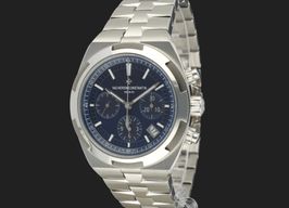 Vacheron Constantin Overseas Chronograph 5500V (2018) - Black dial 43 mm Steel case