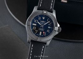 Breitling Avenger V17319101B1X1 -