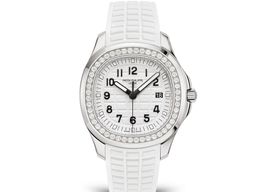 Patek Philippe Aquanaut 5267/200A-010 (2025) - White dial 39 mm Steel case