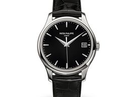 Patek Philippe Calatrava 5227G-010 (2025) - Zwart wijzerplaat 39mm Witgoud