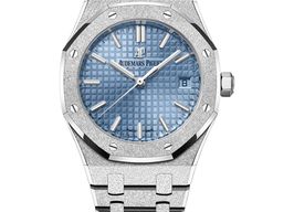 Audemars Piguet Royal Oak Selfwinding 77353BC.GG.1263BC.01 (2025) - Blue dial 34 mm White Gold case