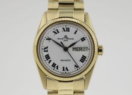 Baume & Mercier Vintage 3194-0 (1980) - White dial 30 mm Yellow Gold case