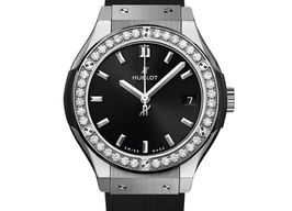 Hublot Classic Fusion Quartz 581.NX.1470.RX.1104 (2025) - Black dial 33 mm Titanium case
