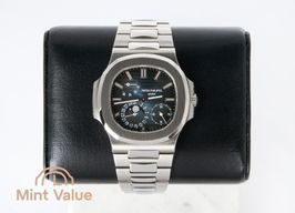 Patek Philippe Nautilus 5712/1A-001 (2015) - Blauw wijzerplaat 40mm Staal