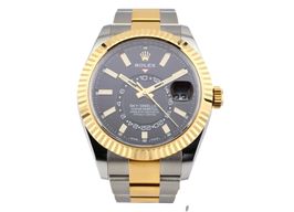 Rolex Sky-Dweller 326933 (2019) - Black dial 42 mm Gold/Steel case