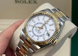 Rolex Sky-Dweller 326933white oys (2025) - 42mm Goud/Staal