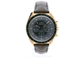 Omega Speedmaster Professional Moonwatch 310.63.42.50.10.001 (2025) - Green dial 42 mm Yellow Gold case