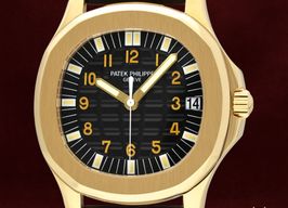 Patek Philippe Aquanaut 5065J-001 (2021) - Black dial 39 mm Yellow Gold case