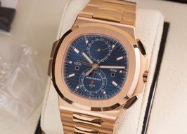 Patek Philippe Nautilus 5990/1R-001 (2024) - Blauw wijzerplaat 41mm Roségoud