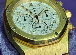 Audemars Piguet Royal Oak Chronograph 25960BA.OO.1185BA.01 (Unknown (random serial)) - White dial 39 mm Yellow Gold case