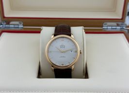Omega De Ville Prestige 424.53.40.20.02.001 (Unknown (random serial)) - Silver dial 40 mm Red Gold case