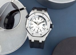 Audemars Piguet Royal Oak Offshore Diver 15710ST.OO.A002CA.02 (Onbekend (willekeurig serienummer)) - Zilver wijzerplaat 42mm Staal