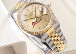 Rolex Oyster Perpetual Date 15223 (1996) - Champagne dial 34 mm Gold/Steel case