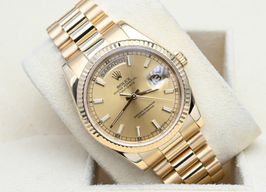 Rolex Day-Date 36 118238 (2002) - Champagne wijzerplaat 36mm Geelgoud