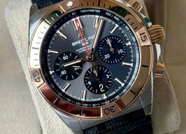 Breitling Chronomat 42 UB0134101B1S1 (2025) - Green dial 43 mm Gold/Steel case