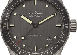 Blancpain Fifty Fathoms Bathyscaphe 5000-1210-G52A (2026) - Grijs wijzerplaat 44mm Titanium