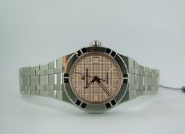 Maurice Lacroix Aikon - (2022) - Pink dial 39 mm Steel case
