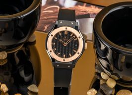 Hublot Classic Fusion Quartz 581.CO.1780.RX (2016) - Black dial 33 mm Rose Gold case