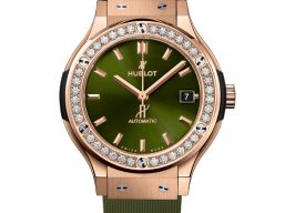 Hublot Classic Fusion 565.OX.8980.RX.1204 (2025) - Green dial 38 mm Rose Gold case