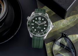 Omega Seamaster Diver 300 M 210.30.42.20.10.001 (Onbekend (willekeurig serienummer)) - Groen wijzerplaat 42mm Staal