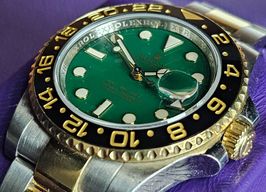 Rolex GMT-Master II 116713LN (2013) - Green dial 40 mm Gold/Steel case