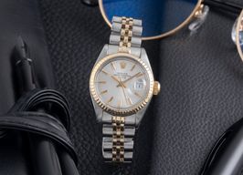 Rolex Lady-Datejust 6917 (1978) - Zilver wijzerplaat 26mm Goud/Staal