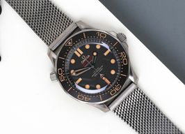 Omega Seamaster Diver 300 M 210.90.42.20.01.001 (2022) - Bruin wijzerplaat 42mm Titanium