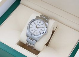 Rolex Oyster Perpetual 39 114300 (Onbekend (willekeurig serienummer)) - Zwart wijzerplaat 39mm Staal