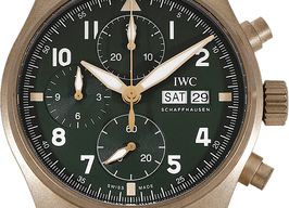 IWC Pilot Spitfire Chronograph IW387902 (2020) - Groen wijzerplaat 41mm Brons