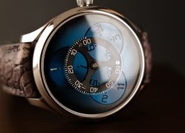 H. Moser & Cie. Endeavour 18060200 (2022) - Blauw wijzerplaat 42mm Witgoud