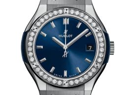 Hublot Classic Fusion Blue 581.NX.7170.LR.1104 (2024) - Blauw wijzerplaat 33mm Titanium