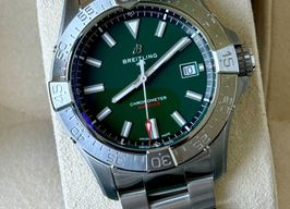 Breitling Avenger A17328101L1A1 (2024) - Green dial 42 mm Steel case