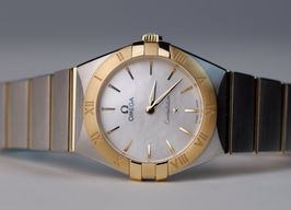 Omega Constellation Quartz 131.20.28.60.05.002 (2026) - Parelmoer wijzerplaat 28mm Staal