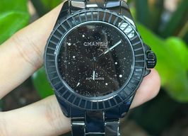 Chanel J12 H7989 -