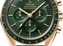 Omega Speedmaster Professional Moonwatch 310.63.42.50.10.001 (2025) - Green dial 42 mm Yellow Gold case