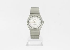 Omega Constellation Quartz 131.15.28.60.55.001 (2025) - Parelmoer wijzerplaat 28mm Staal