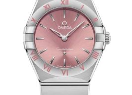 Omega Constellation Quartz 131.10.28.60.11.001 (2026) - Rood wijzerplaat 28mm Staal