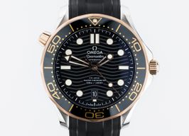 Omega Seamaster Diver 300 M 210.20.42.20.01.002 (2021) - Zwart wijzerplaat 42mm Goud/Staal