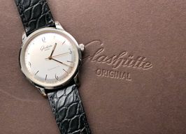 Glashütte Original Sixties 1-39-52-01-02-04 (2023) - Zilver wijzerplaat 39mm Staal