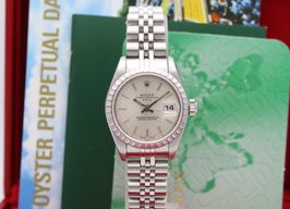 Rolex Oyster Perpetual Lady Date 79240 (2004) - Zilver wijzerplaat 26mm Staal