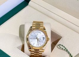 Rolex Day-Date 40 228238 (2023) - Silver dial 40 mm Yellow Gold case