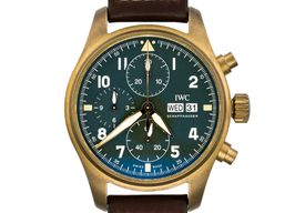 IWC Pilot Spitfire Chronograph IW387902 (2020) - Groen wijzerplaat 41mm Brons