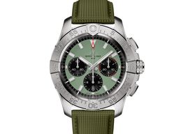 Breitling Avenger AB0147101L1X1 (2024) - Groen wijzerplaat 44mm Staal