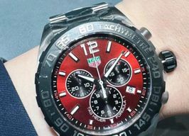 TAG Heuer Formula 1 Quartz CAZ101AN.BA0842 (2024) - Rood wijzerplaat 43mm Staal