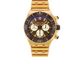 Breitling Chronomat RB0136E31Q1R1 (2023) - Bruin wijzerplaat 44mm Roodgoud