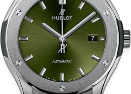 Hublot Classic Fusion 542.NX.8970.LR (2024) - Groen wijzerplaat 42mm Titanium